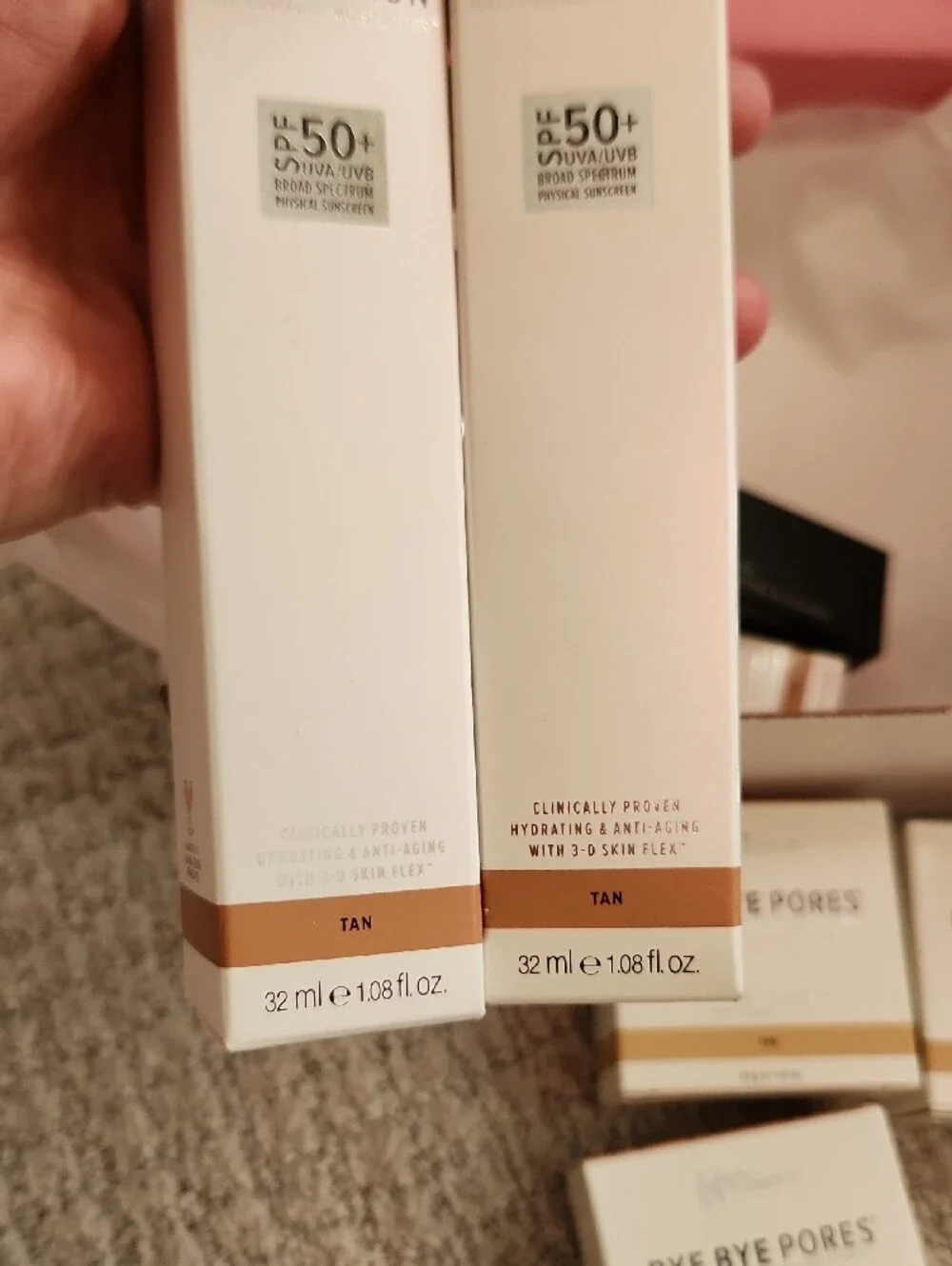 it cosmetics Bye Bye Foundation & Bye Bye Pores Set in Pink Packaging